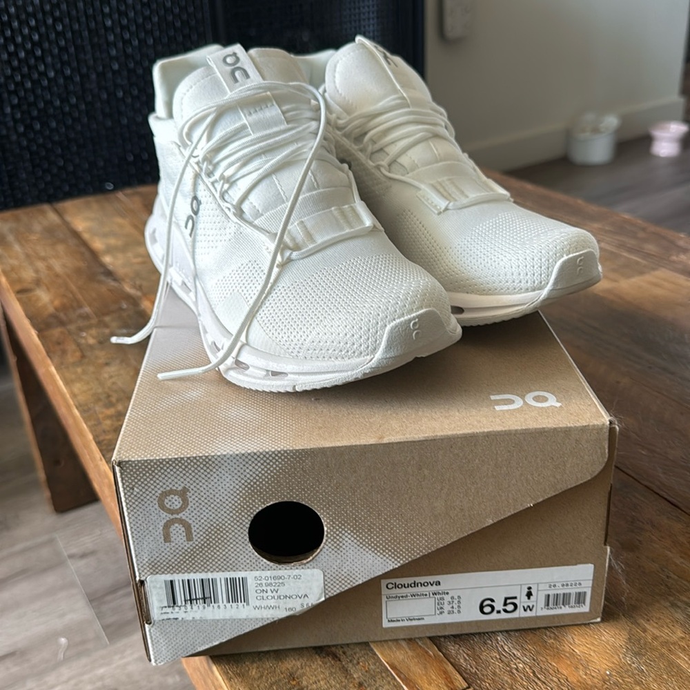 On cloud cloudnova white womens 6.5 sneakers pristine